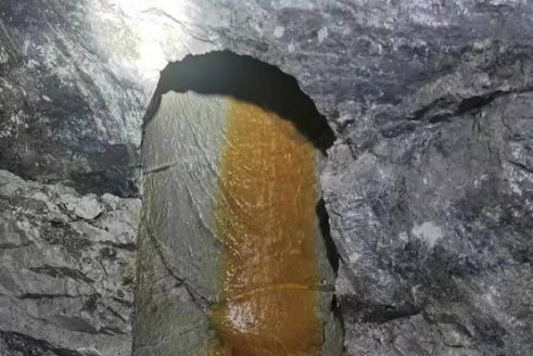 礦山術(shù)語：瓦斯抽放、通風(fēng)  充填、排水、通風(fēng)、溜礦、安全通道